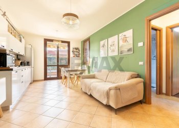 Sala da pranzo - Two-room apartment VIA MONTALE
 
11, Roncello - photo 2