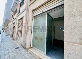 Edificio all\'aperto - Attività Commerciale via vespri
 
12, Trapani - foto 15