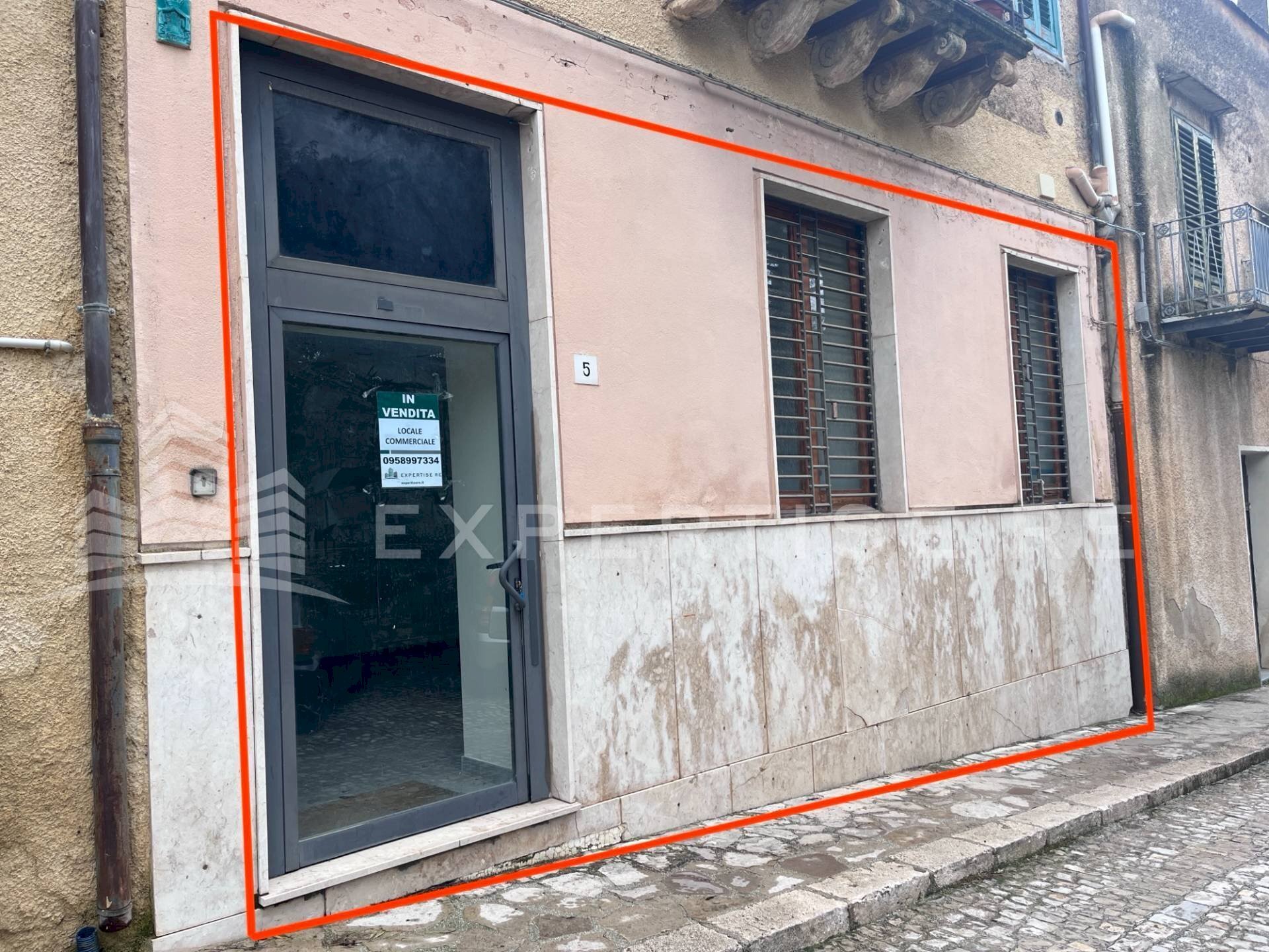 Foto 1 - Commercial Premises Via Armando Diaz
 
5, Palazzo Adriano - photo 1