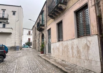 Foto 2 - Commercial Premises Via Armando Diaz
 
5, Palazzo Adriano - photo 2