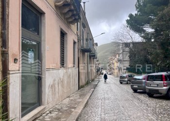 Foto 3 - Commercial Premises Via Armando Diaz
 
5, Palazzo Adriano - photo 3