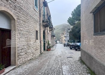 Foto 5 - Commercial Premises Via Armando Diaz
 
5, Palazzo Adriano - photo 5