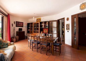 Sala da pranzo - Villa Via Provinciale Tuglie
 
43, Parabita - foto 11