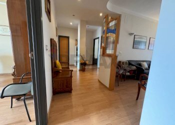 Hall / corridoio - Appartamento Piazza Giulio Cesare
 
26, Bari - foto 2