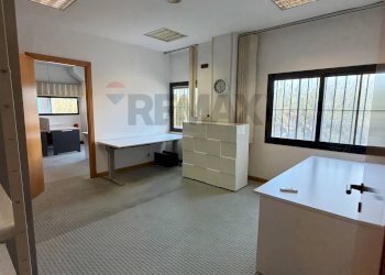 Hall / corridoio - Commercial Premises località is Coras
 
snc, Sestu - photo 12