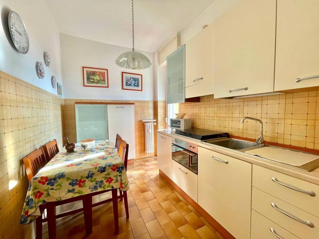 Cucina - Trilocale via Caduti della Libertà, Tortona - foto 3