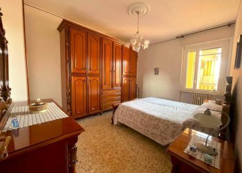 Camera da letto - Trilocale via Caduti della Libertà, Tortona - foto 5