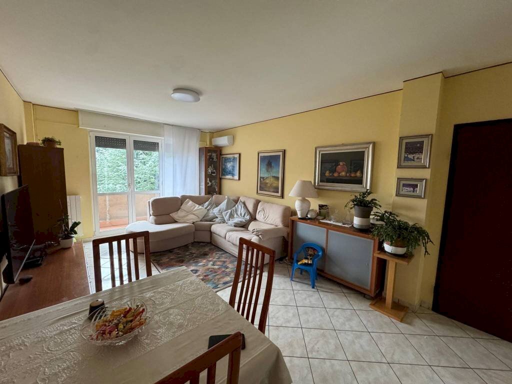 Salone - Quadrilocale via dei Salici, 17, Gallarate - foto 3