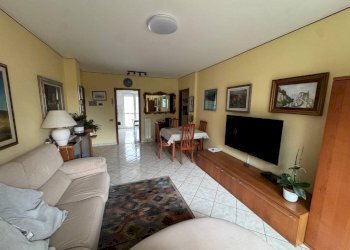 Salone - Quadrilocale via dei Salici, 17, Gallarate - foto 2