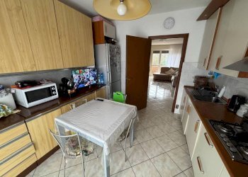 Cucina - Quadrilocale via dei Salici, 17, Gallarate - foto 5