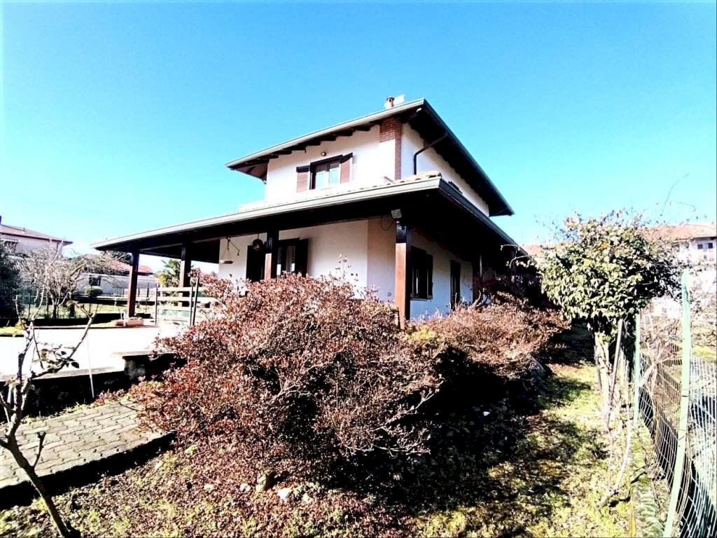 Facciata - Villa via Leonardo da Vinci, Borgo Ticino - foto 3