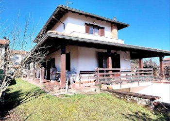 Facciata - Villa via Leonardo da Vinci, Borgo Ticino - foto 1