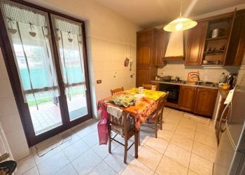 Cucina - Villa via Leonardo da Vinci, Borgo Ticino - foto 12