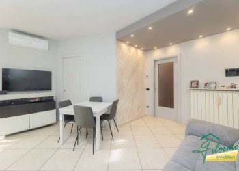 Salone - Trilocale strada Carignano, Moncalieri - foto 1