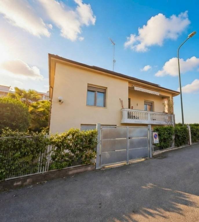 Facciata - Villa via Giovan Battista Polledro, Asti - foto 1