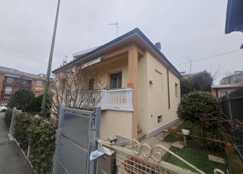 Facciata - Villa via Giovan Battista Polledro, Asti - foto 2