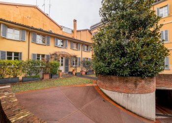Cortile interno - Casa indipendente via Santo Stefano, Bologna (zona Centro Storico) - foto 26