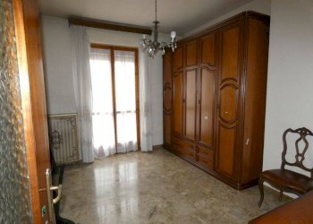 Camera da letto - Three-room apartment via Armando Diaz, Alba - photo 11