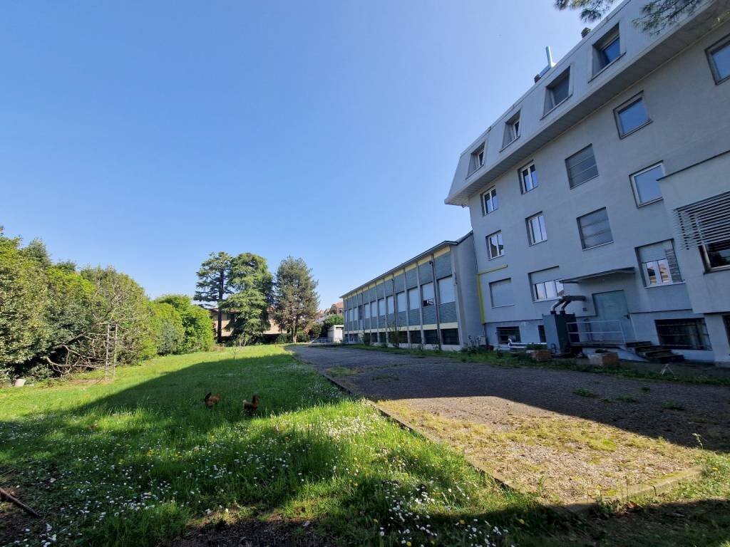 Facciata - Capannone viale Cinque Giornate, Caronno Pertusella - foto 2