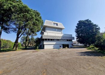 Facciata - Capannone viale Cinque Giornate, Caronno Pertusella - foto 1