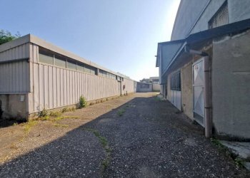 Cortile interno - Capannone viale Cinque Giornate, Caronno Pertusella - foto 4