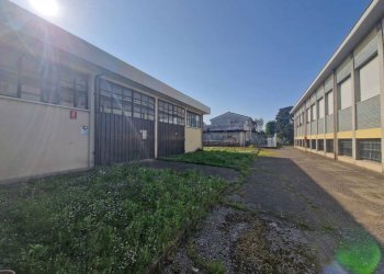 Cortile interno - Capannone viale Cinque Giornate, Caronno Pertusella - foto 5