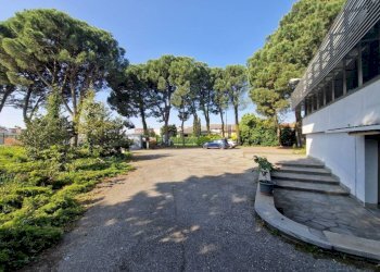 Cortile interno - Capannone viale Cinque Giornate, Caronno Pertusella - foto 6