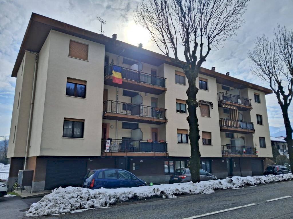 Facciata - Trilocale via Valdieri, 23, Borgo San Dalmazzo - foto 1