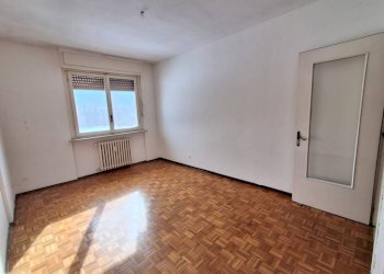 Camera da letto - Three-room apartment via Valdieri, 23, Borgo San Dalmazzo - photo 7