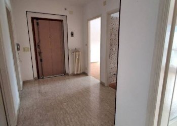 Corridoio - Three-room apartment via Valdieri, 23, Borgo San Dalmazzo - photo 16