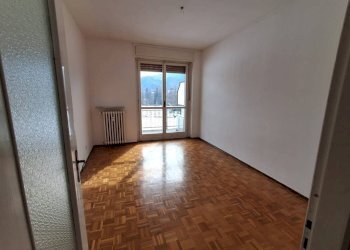 Camera da letto - Three-room apartment via Valdieri, 23, Borgo San Dalmazzo - photo 17