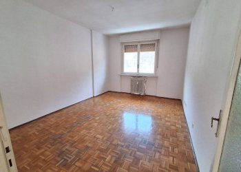 Camera da letto - Three-room apartment via Valdieri, 23, Borgo San Dalmazzo - photo 27
