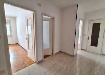 Corridoio - Three-room apartment via Valdieri, 23, Borgo San Dalmazzo - photo 28