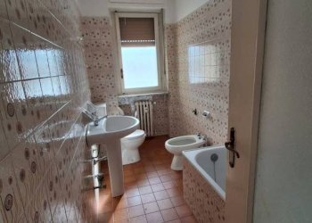 Bagno - Three-room apartment via Valdieri, 23, Borgo San Dalmazzo - photo 29