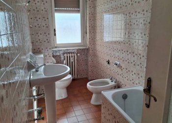 Bagno - Three-room apartment via Valdieri, 23, Borgo San Dalmazzo - photo 31