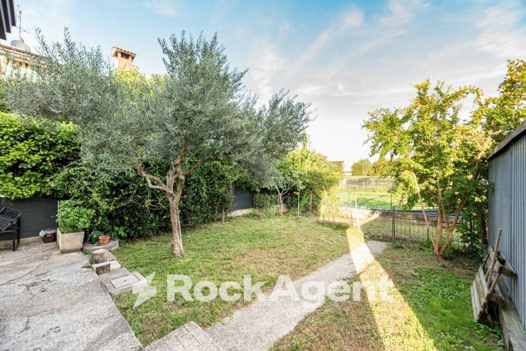 Villa via Montegrotto, 39, Abano Terme - foto 1