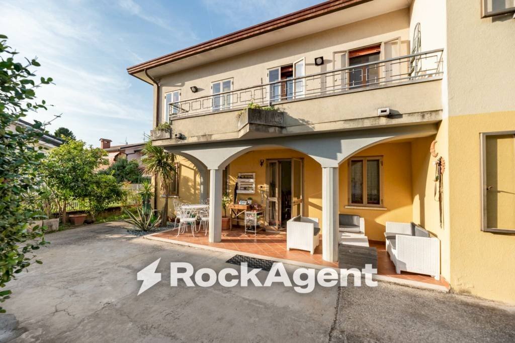 Facciata - Villa via Montegrotto, 39, Abano Terme - foto 1