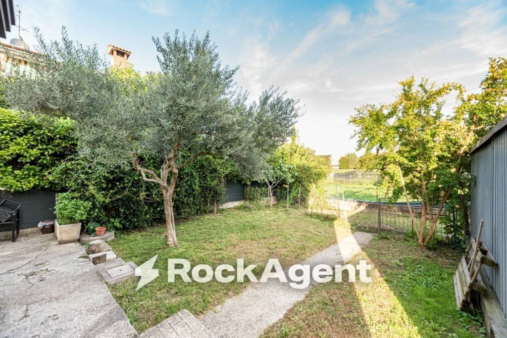 Giardino - Villa via Montegrotto, 39, Abano Terme - foto 2