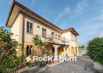 Facciata - Villa via Montegrotto, 39, Abano Terme - foto 3