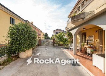 Cortile interno - Villa via Montegrotto, 39, Abano Terme - foto 22