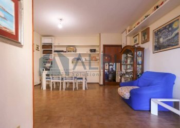 Salone - Three-room apartment viale Monte Kosica, Modena (neighborhood Circoscrizione 1) - photo 2