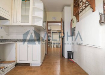 Cucina - Trilocale viale Monte Kosica, Modena (zona Circoscrizione 1) - foto 4