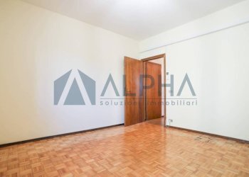 Camera da letto - Trilocale viale Monte Kosica, Modena (zona Circoscrizione 1) - foto 7