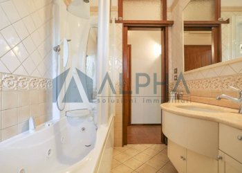 Bagno - Three-room apartment viale Monte Kosica, Modena (neighborhood Circoscrizione 1) - photo 10