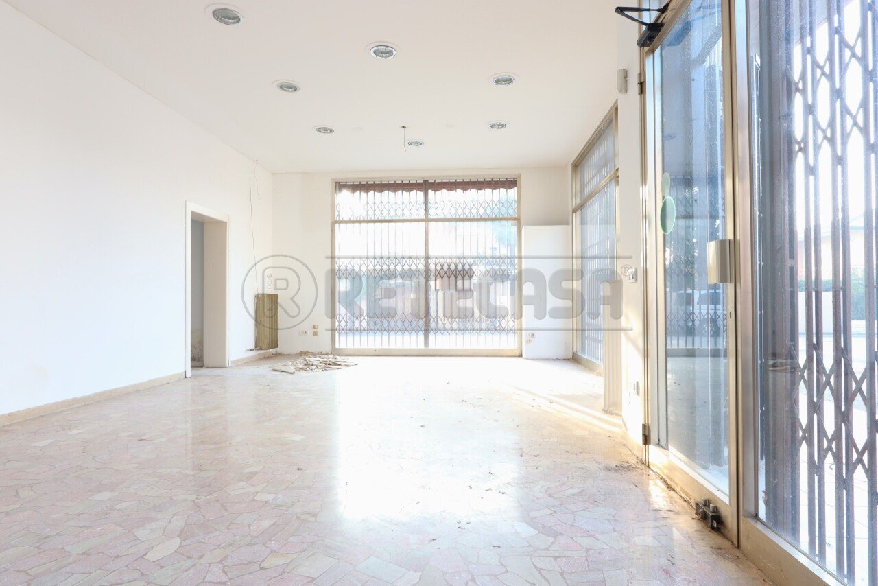 IMG_4331.JPG - Magazzino Via Bellini, Costabissara - foto 1