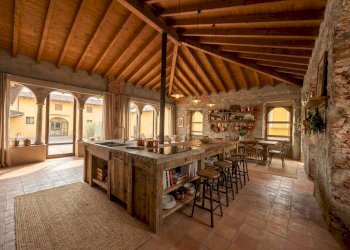 Soggiorno con cucina a isola.jpg - Appartamento Via Vittorio Emanuele II 999, Borgo Ticino - foto 3