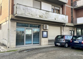 Esterni - Commercial Premises Via Roma, Pontedera - photo 8