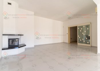 RIC09039.jpg - Attic Floridia - photo 2