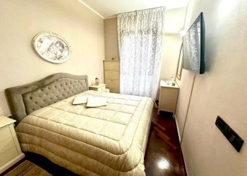 camera da letto - Trilocale Via La Spezia, Roma - foto 23