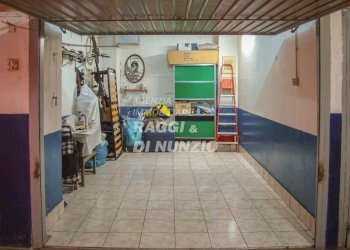 DSC01689.jpg - Box Via Tuscolana 649, Roma - foto 1